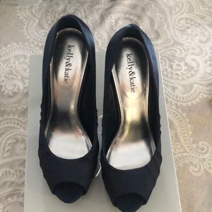 Kelly & Katie Navy Satin 4”Heel Peep Toe Size 81/2